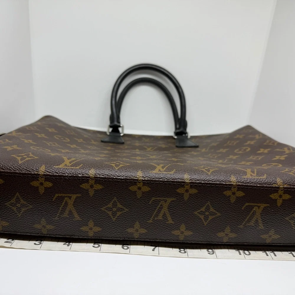 Authentic Louis Vuittion Monogram Macassar Porte Documents Voyage
